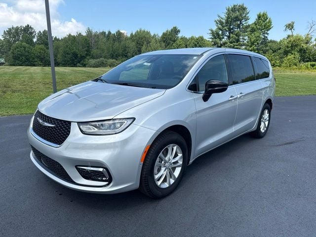 2026 Chrysler Pacifica PACIFICA SELECT AWD in Silver Mist Clear-Coat Exterior Paint — front three-quarter view